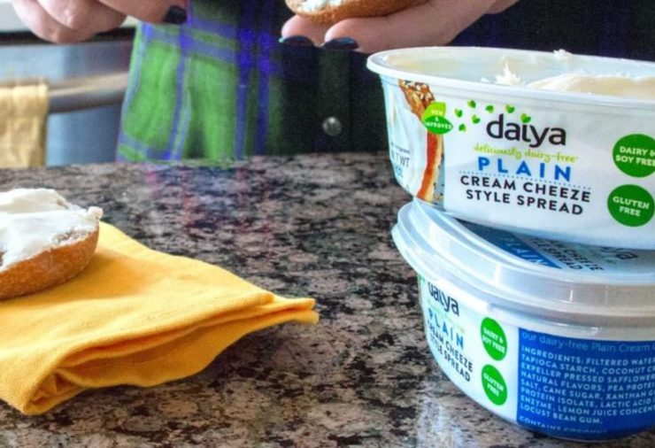 Einsteen Bros Bagel With Daiya Cream Cheese